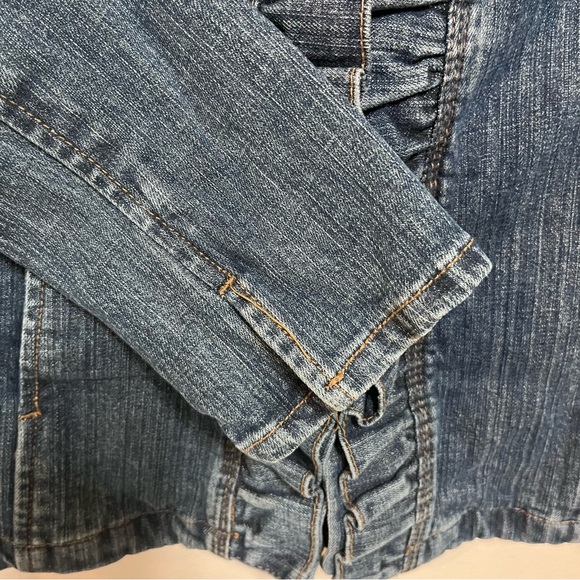 Women's Blue Ruffle Trim Denim Jacket Shirt W/ Buttons Pockets Size M  RXB - Picture 2 of 8